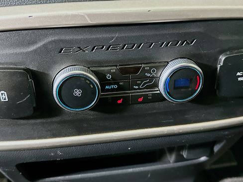 Used 2024 Ford Expedition Max Limited image 29