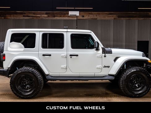 Used 2020 Jeep Wrangler Unlimited Sahara image 10