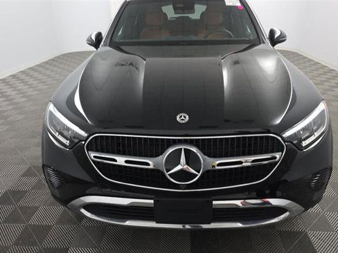 Used 2024 Mercedes-Benz GLC 300 image 2