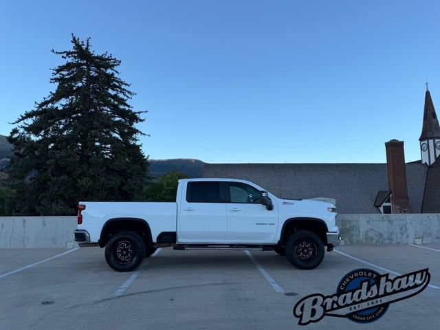Used 2024 Chevrolet Silverado 2500 LT AWD/4WD image 3