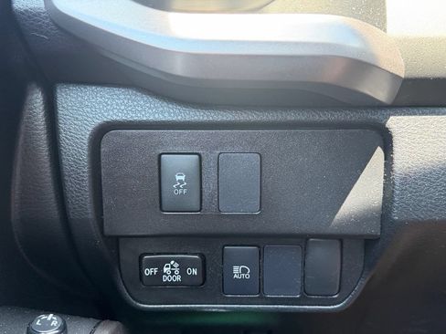 Used 2021 Toyota Tacoma SR5 AWD/4WD image 19