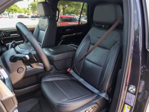 Used 2025 GMC Yukon Denali w/ Sun & Power Step Package AWD/4WD image 10
