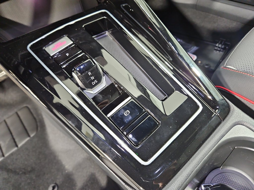 New 2026 Volkswagen GTI SE FWD image 24