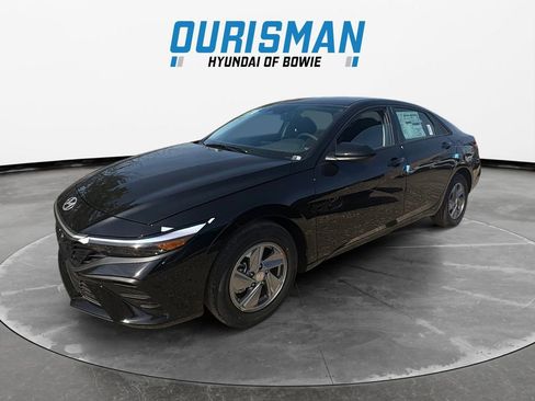 New 2026 Hyundai Elantra SE FWD image 2