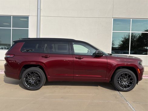 New 2025 Jeep Grand Cherokee L Summit image 4