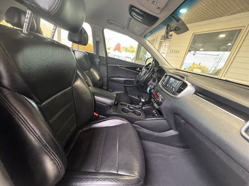 Used 2020 Kia Sorento LX w/ LX I4 Convenience Package image 16