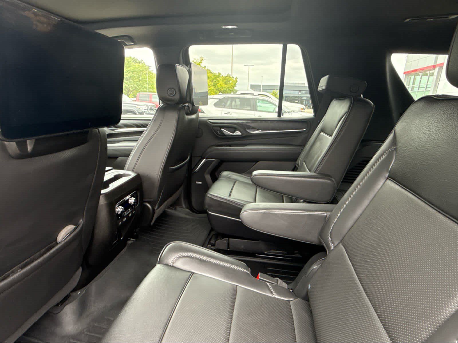 Used 2024 GMC Yukon Denali w/ Advanced Technology Package AWD/4WD image 4
