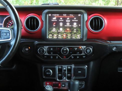 Used 2018 Jeep Wrangler Unlimited Rubicon image 18