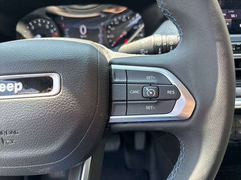 Used 2022 Jeep Compass Latitude image 31