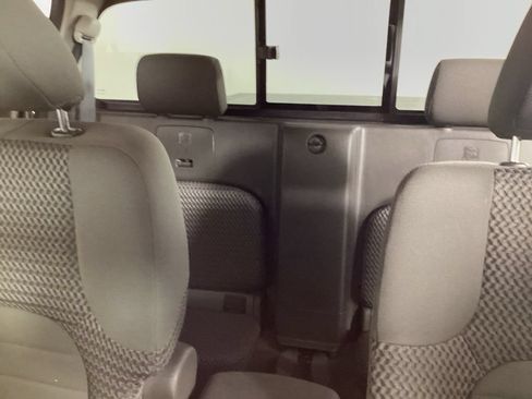 Used 2012 Nissan Frontier SV w/ SV Premium Utility Pkg AWD/4WD image 32