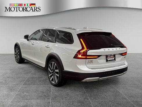 Used 2022 Volvo V90 B6 Cross Country w/ Advanced Package AWD/4WD image 5