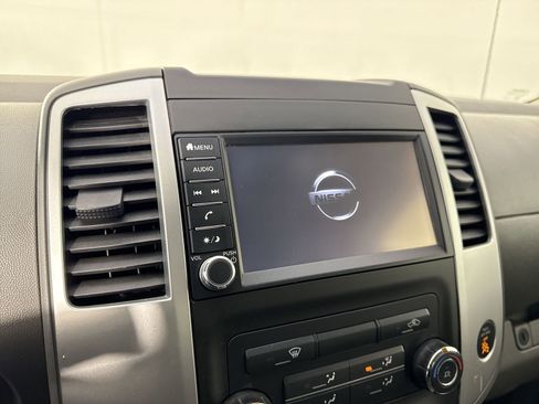 Used 2021 Nissan Frontier SV w/ SV Utility Package image 6