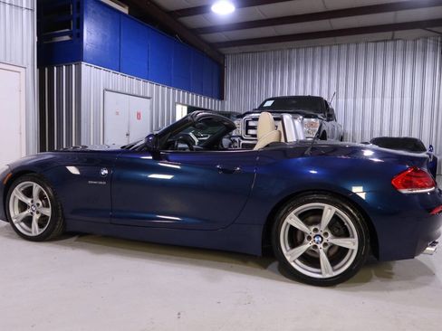 Used 2011 BMW Z4 sDrive30i image 2