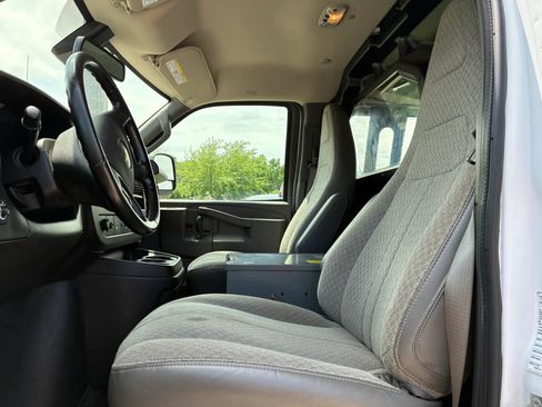 Used 2022 Chevrolet Express 2500 w/ Driver Convenience Package RWD image 13