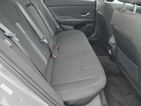 Used 2025 Hyundai Elantra SEL image 18