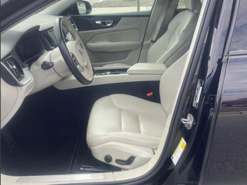 Certified 2025 Volvo V60 B5 Cross Country Plus image 25