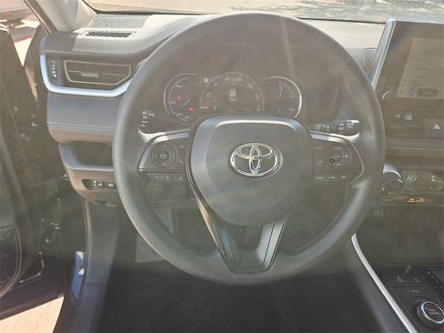 Used 2025 Toyota RAV4 XLE image 17