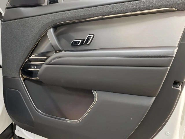 Used 2025 Land Rover Range Rover Sport SE AWD/4WD image 72