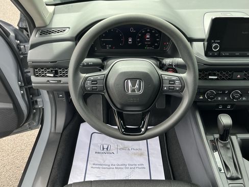 Used 2025 Honda Accord SE image 12