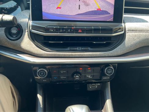 Used 2022 Jeep Compass Latitude image 25