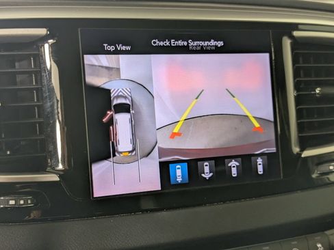 Used 2020 Chrysler Pacifica Touring-L Plus w/ Tire & Wheel Group FWD image 24