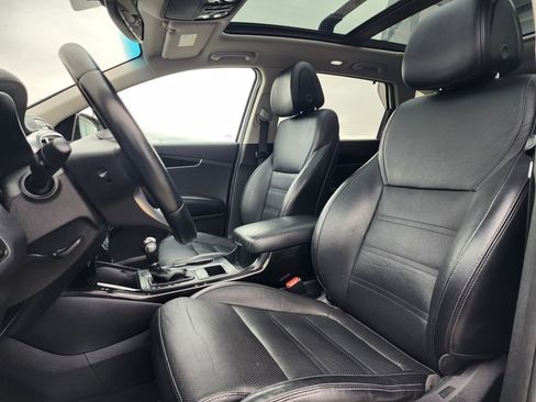 Used 2016 Kia Sorento SX image 10