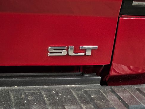 Used 2018 GMC Sierra 1500 SLT image 39