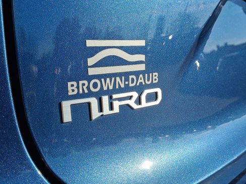 Certified 2025 Kia Niro SX Touring image 33