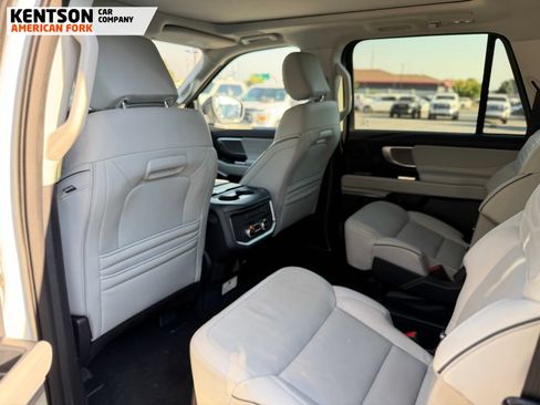 Used 2025 Ford Expedition Max Platinum w/ Platinum Ultimate Package AWD/4WD image 29