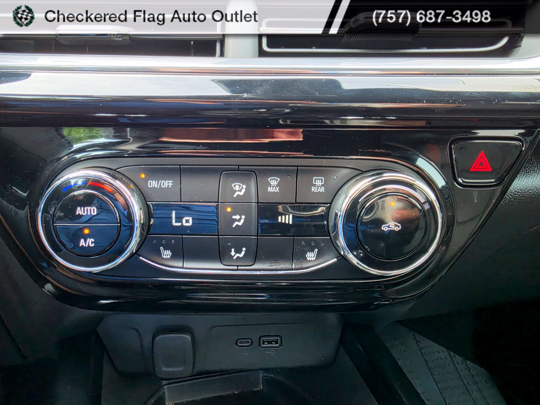 Used 2024 Chevrolet Trax RS w/ Sunroof Package FWD image 33