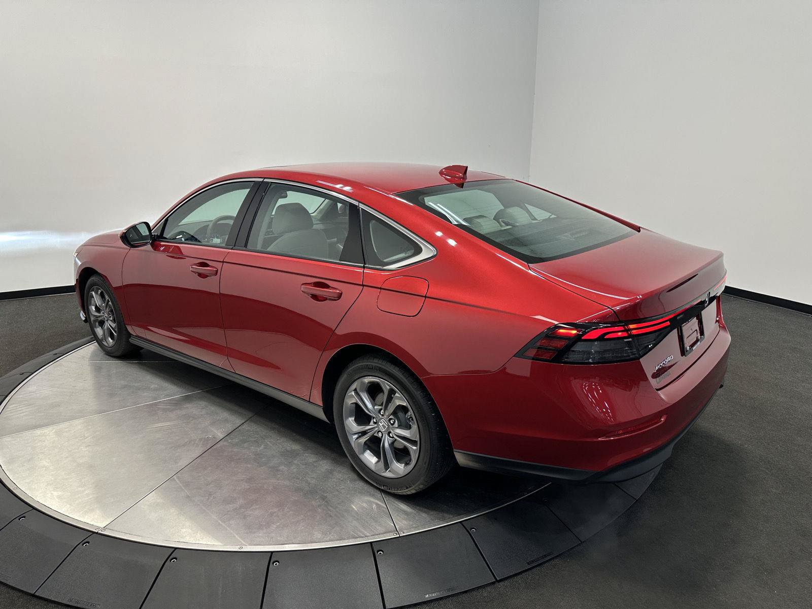 Certified 2023 Honda Accord EX image 5