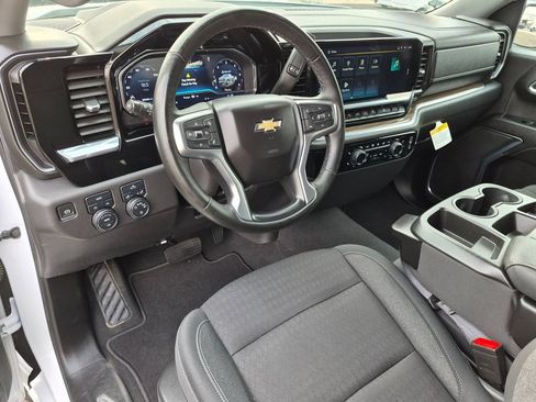 Used 2024 Chevrolet Silverado 1500 LT AWD/4WD image 10
