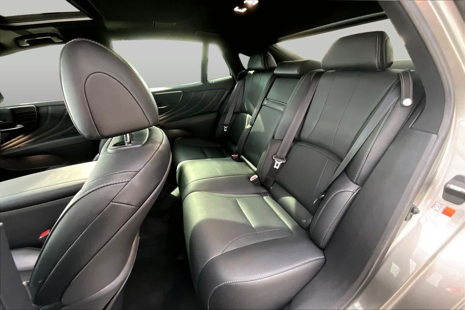 Used 2023 Lexus LS 500 w/ Accessory Package (Z2) RWD image 21