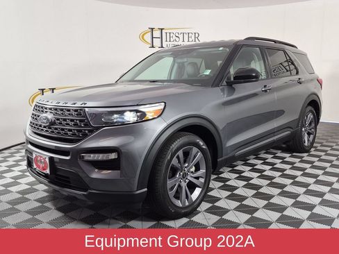 Used 2022 Ford Explorer XLT w/ Equipment Group 202A RWD image 8