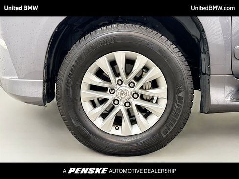 Used 2017 Lexus GX 460 image 2