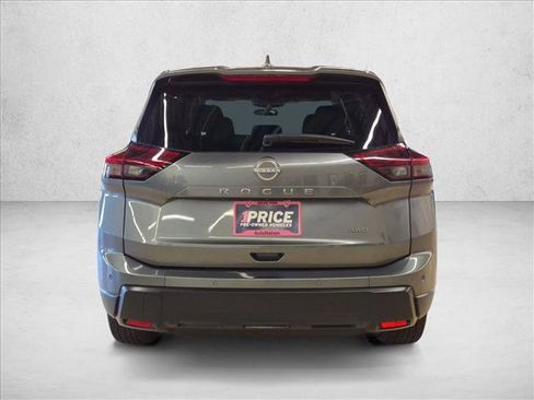 Used 2025 Nissan Rogue SV AWD/4WD image 6