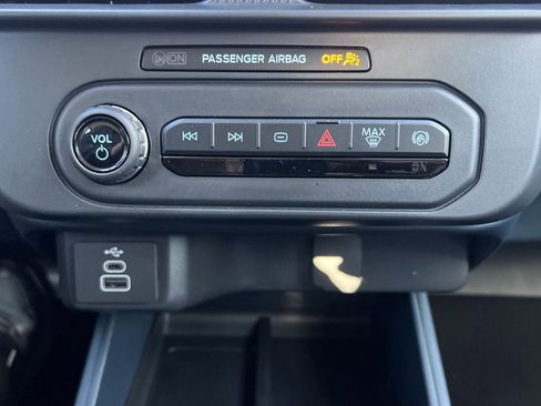 New 2025 Ford Maverick XL image 5