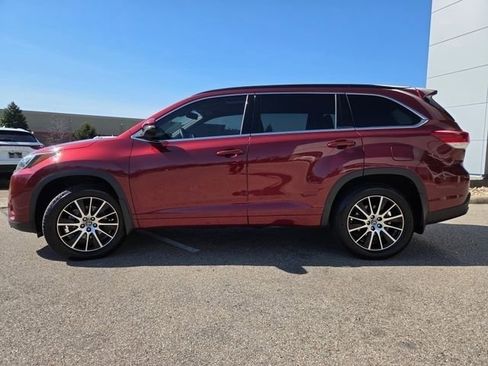 Used 2018 Toyota Highlander SE AWD/4WD image 23