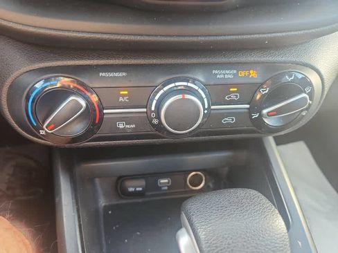 Used 2024 Kia Soul LX w/ Option Group 015 FWD image 17