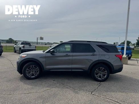 Used 2023 Ford Explorer XLT w/ Equipment Group 202A AWD/4WD image 8