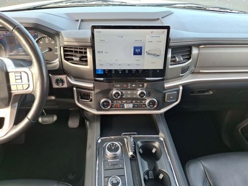 Used 2024 Ford Expedition XLT image 11