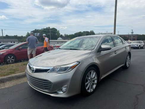 Used 2013 Toyota Avalon XLE Touring FWD image 3