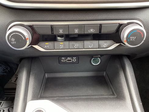 Used 2025 Nissan Altima 2.5 SV image 18