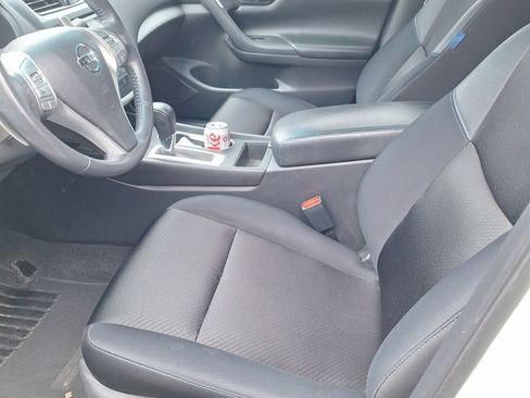 Used 2017 Nissan Altima 2.5 SR w/ Midnight Edition Package FWD image 9