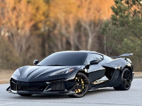 Used 2023 Chevrolet Corvette Z06 w/ Z07 Performance Package image 7