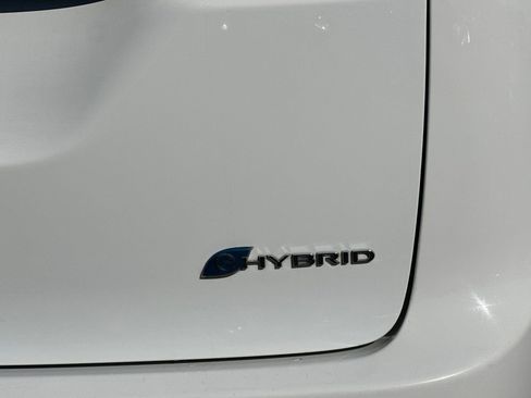 Used 2024 Chrysler Pacifica Select image 34