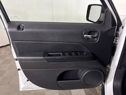 Used 2014 Jeep Patriot Latitude FWD image 23