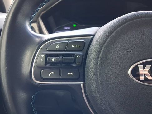 Used 2020 Kia Niro Touring FWD image 26
