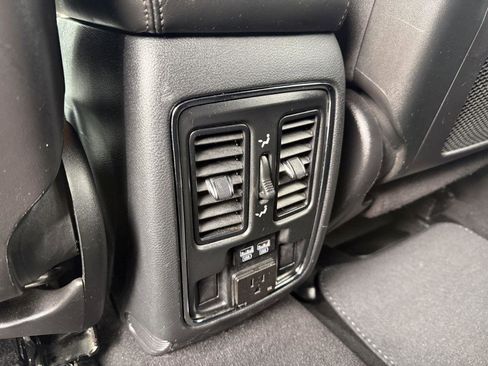 Used 2019 Jeep Grand Cherokee Limited AWD/4WD image 11