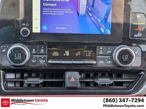 Certified 2024 Toyota Highlander XLE AWD/4WD image 24
